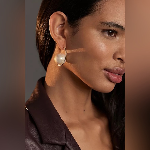 ✨(3for$38) New Anthro Chunky Pearl Accented Hoop Earrings - Picture 3 of 11